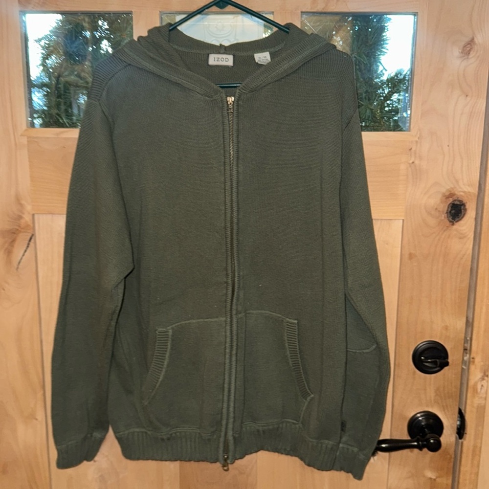 🌲 Cozy Up in Style: IZOD Zip-Up Hoodie 🌲